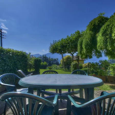 2 Pools, 1 Tennis Court Lierna